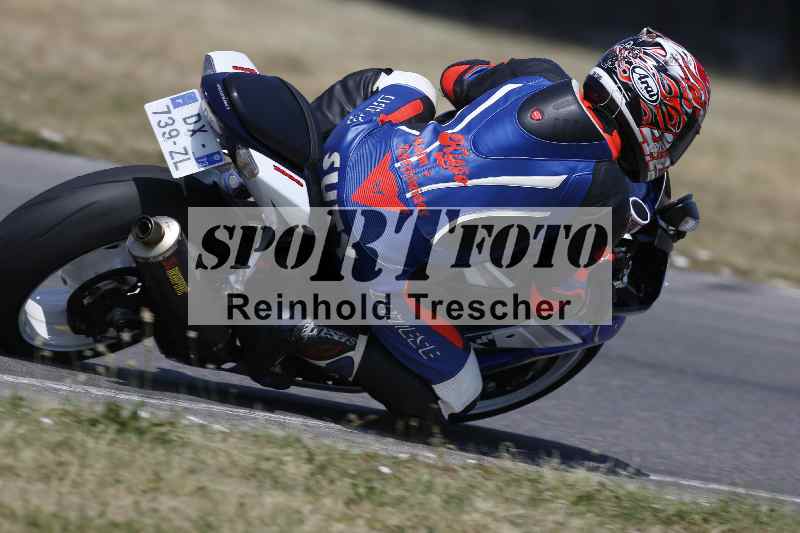 /Archiv-2023/28 05.06.2023 Moto Club Anneau du Rhin/rouge-expert/unklar